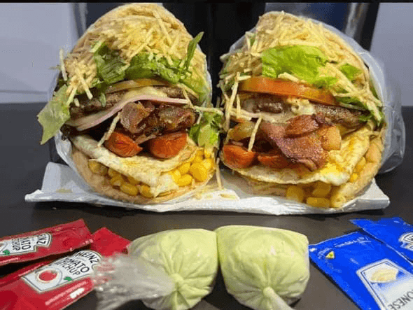 02 X-Tudo Chapa Looko Burguer + Coca-Cola 1lt